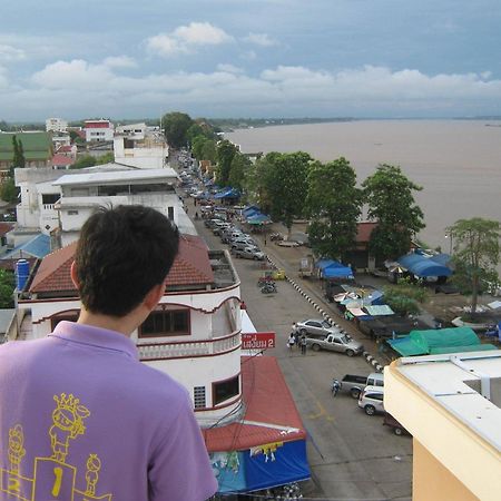 Riverfront Hotel Mukdahan Exterior photo