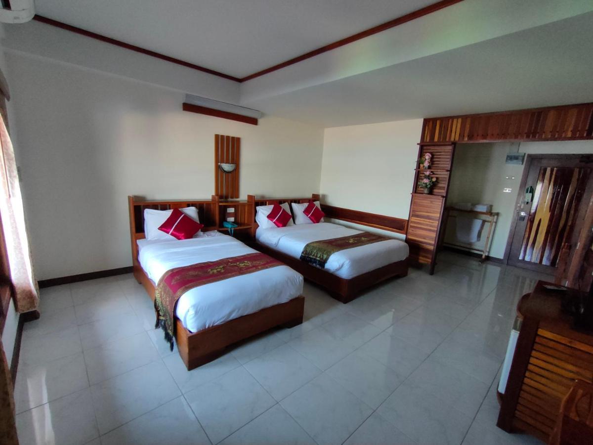Riverfront Hotel Mukdahan Exterior photo