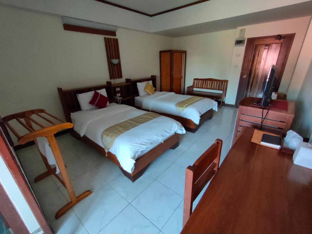 Riverfront Hotel Mukdahan Exterior photo