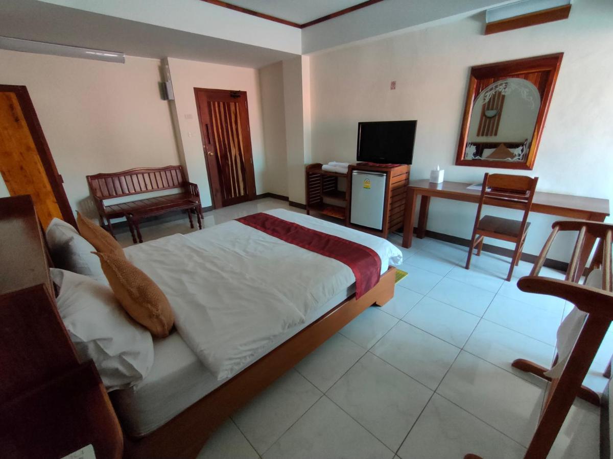 Riverfront Hotel Mukdahan Exterior photo