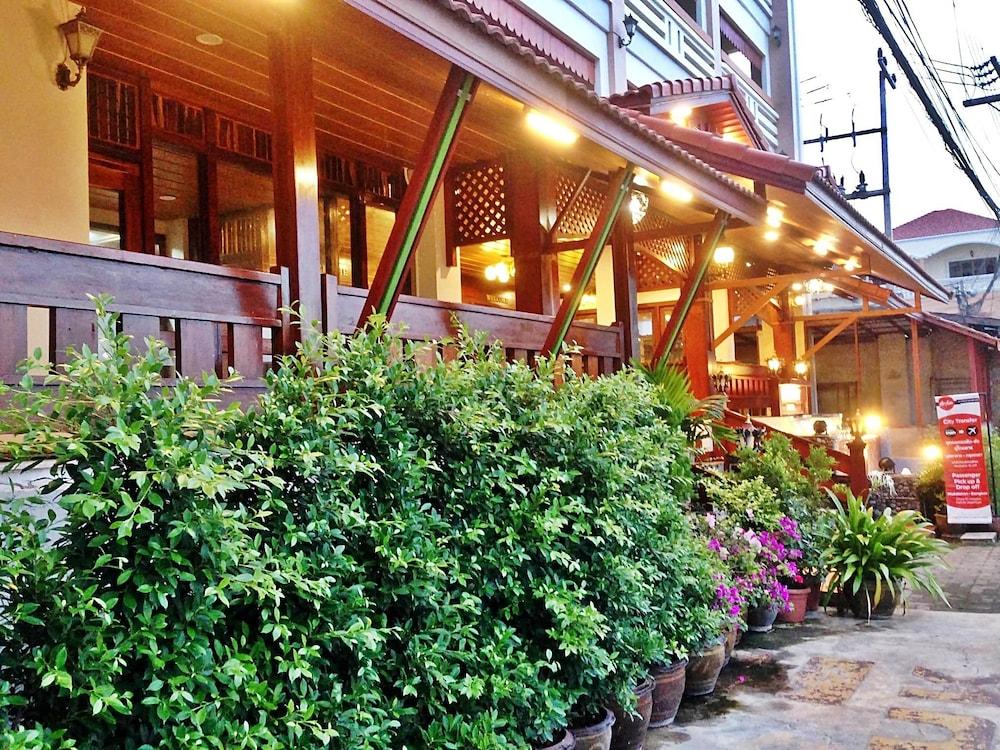 Riverfront Hotel Mukdahan Exterior photo