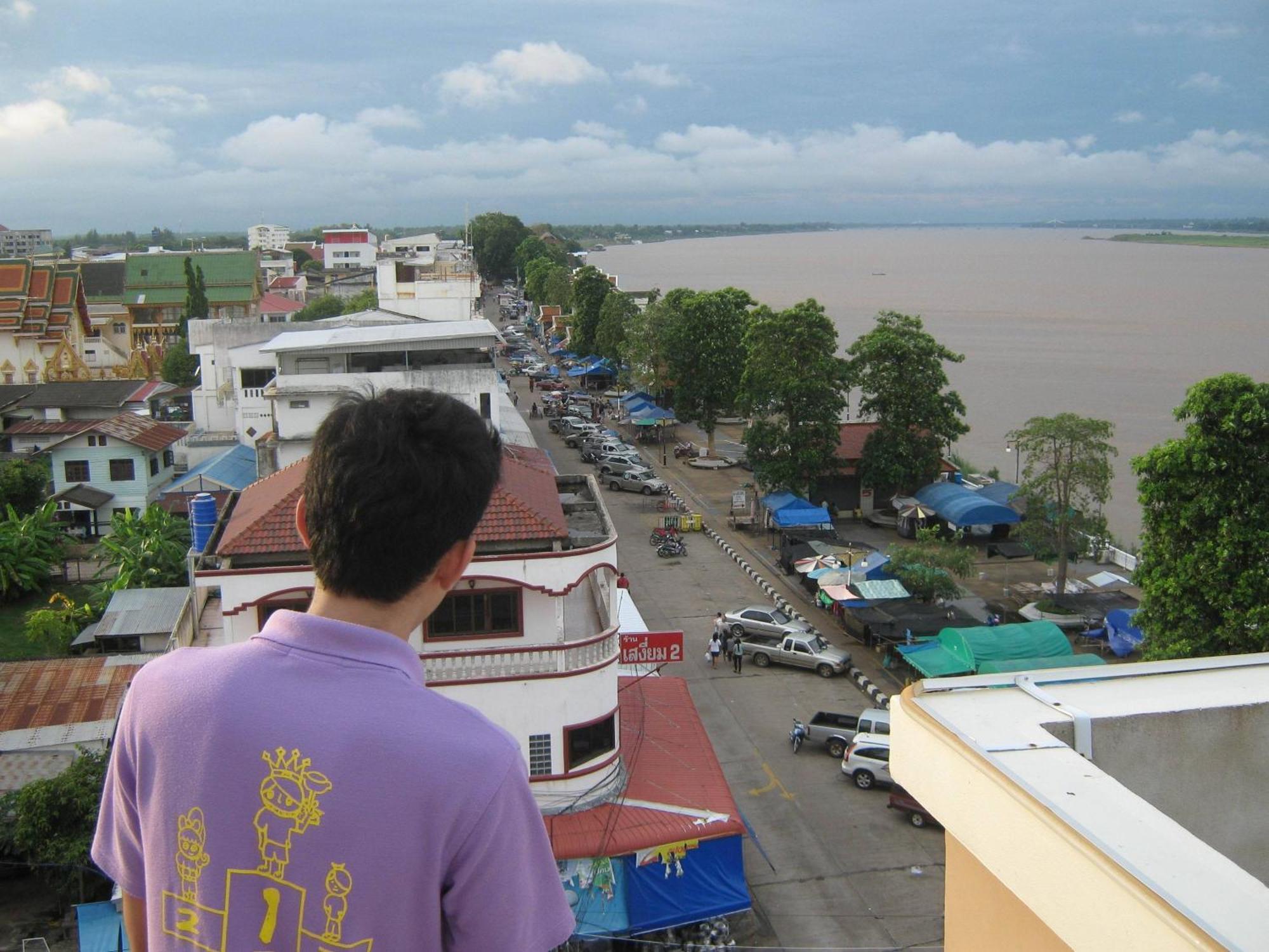Riverfront Hotel Mukdahan Exterior photo